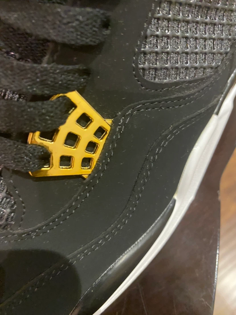 Air Jordan 4 Retro Black and Gold - photo 4
