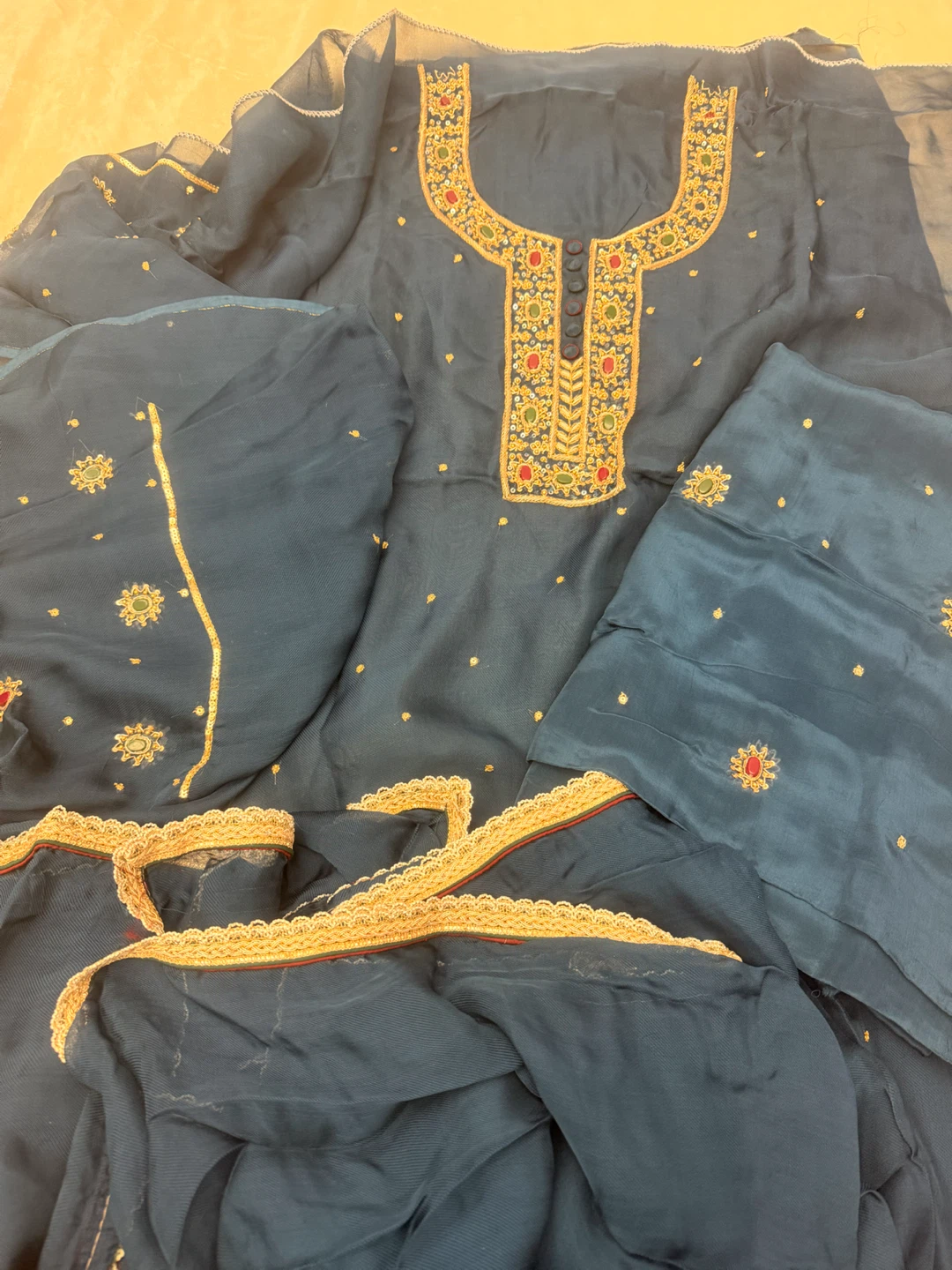 Unstitched Embroidered Salwar Kameez Fabric Sets - photo 5