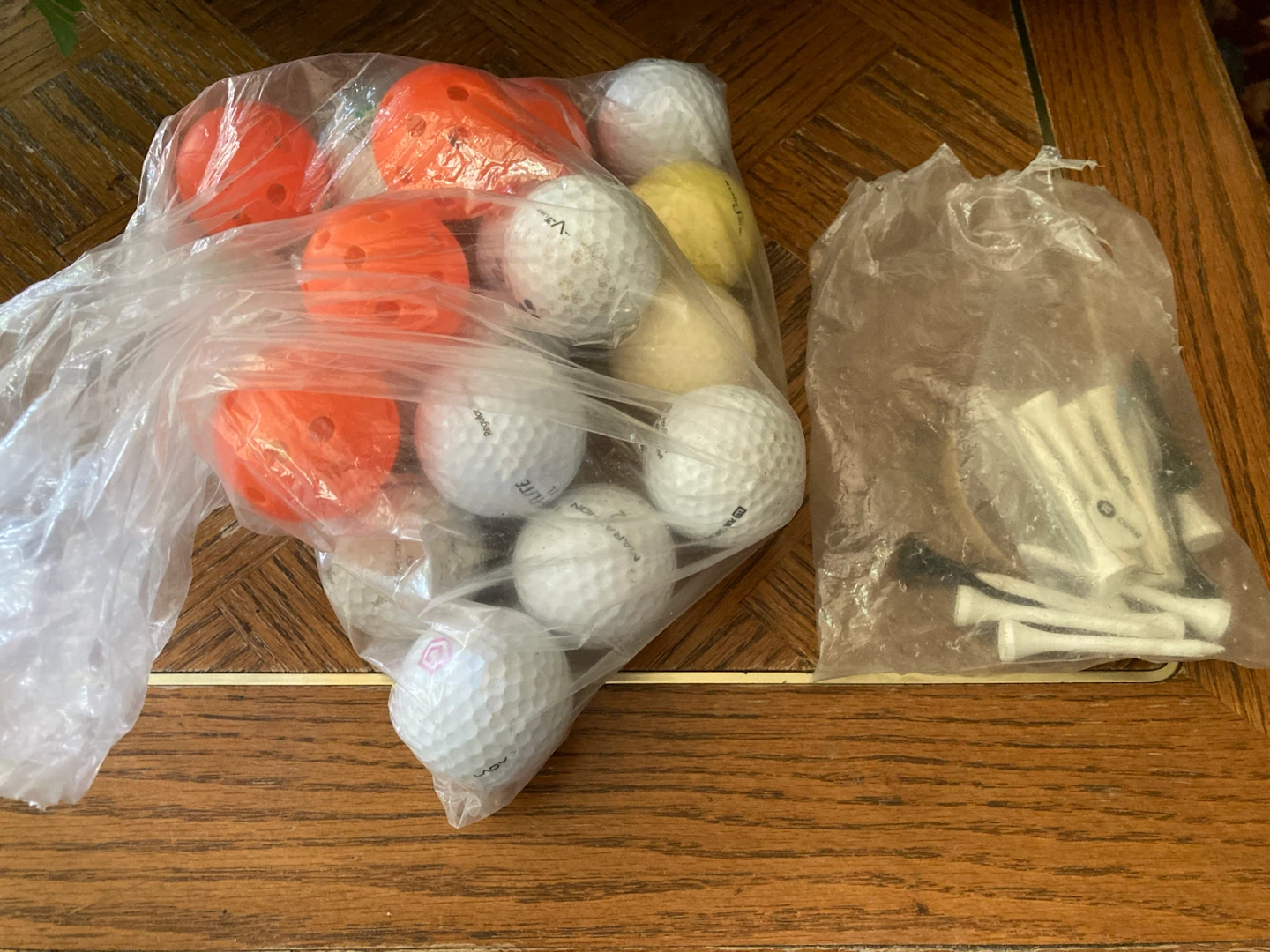 Golf Balls and Tees Mixed Set