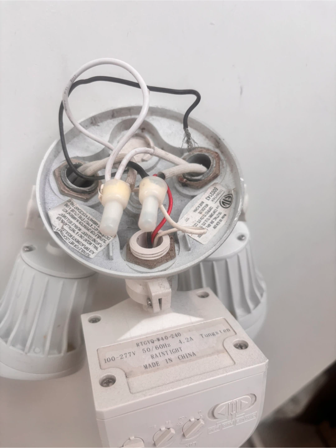 Dual-Head Motion Sensor Security Light - photo 4