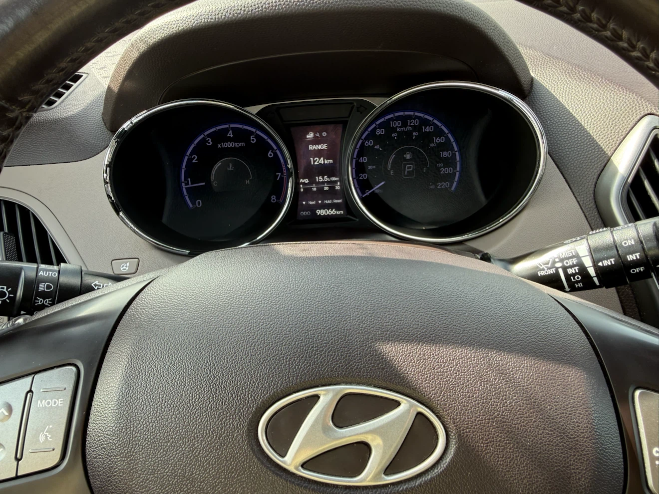 Red Hyundai Tucson Limited AWD comes with safety - photo 2