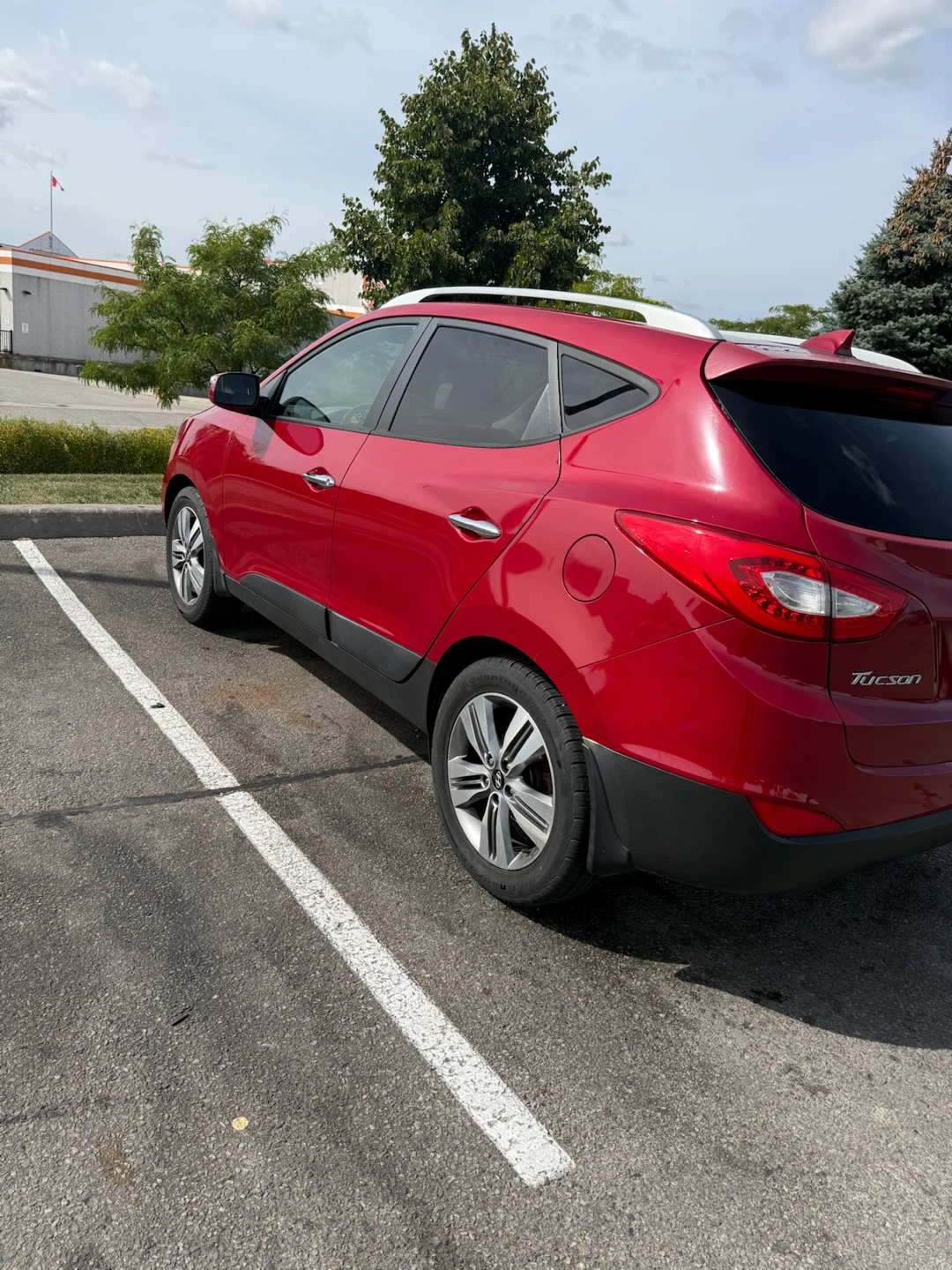 Red Hyundai Tucson Limited AWD comes with safety - photo 5