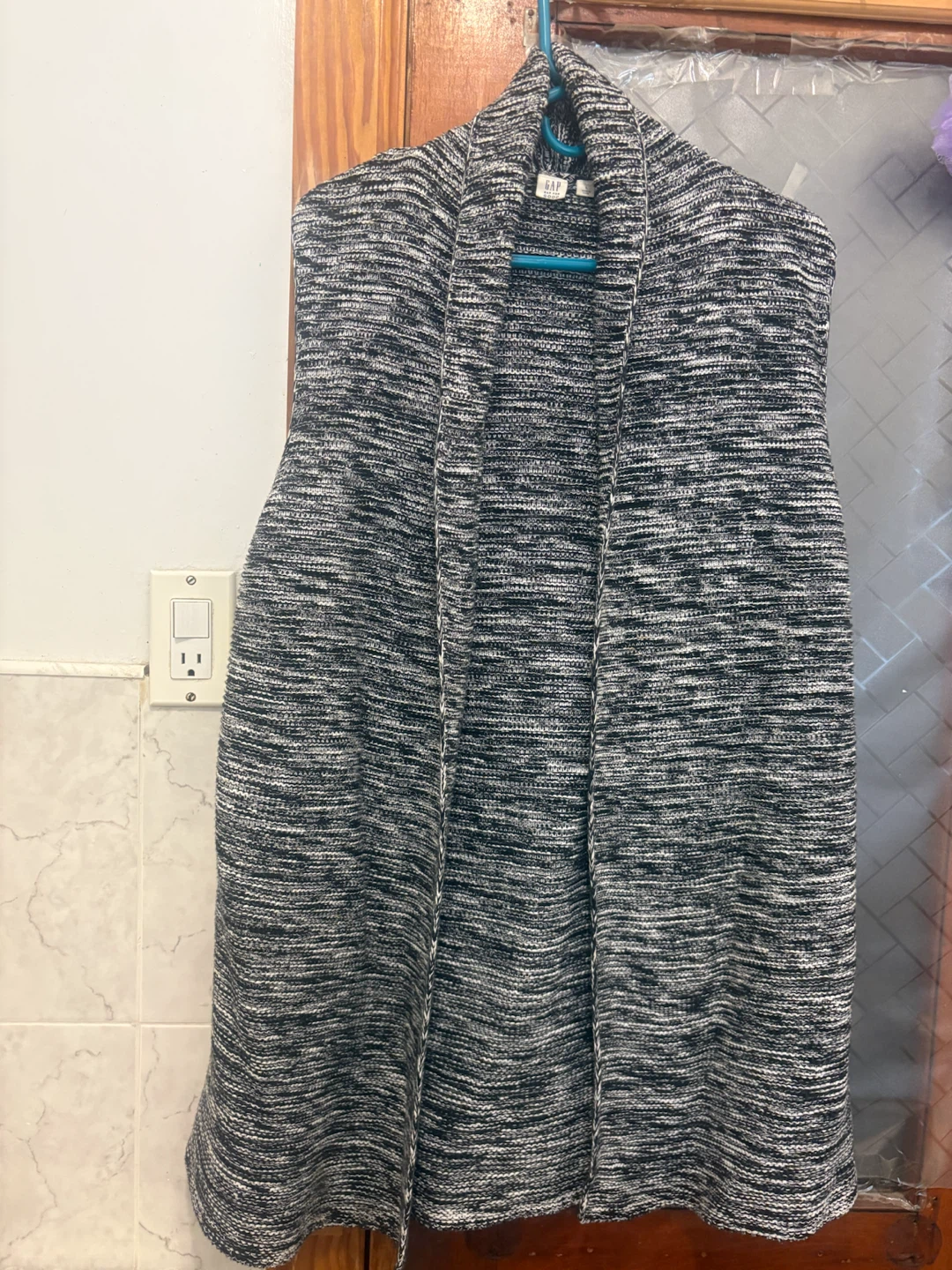 🏈 Gap Knit Vest color black & white Large