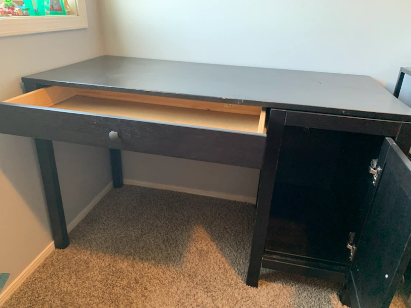 Black Desk
