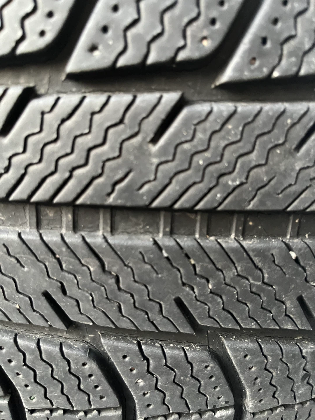 Michlein winter tyres 235/65/17 - photo 3