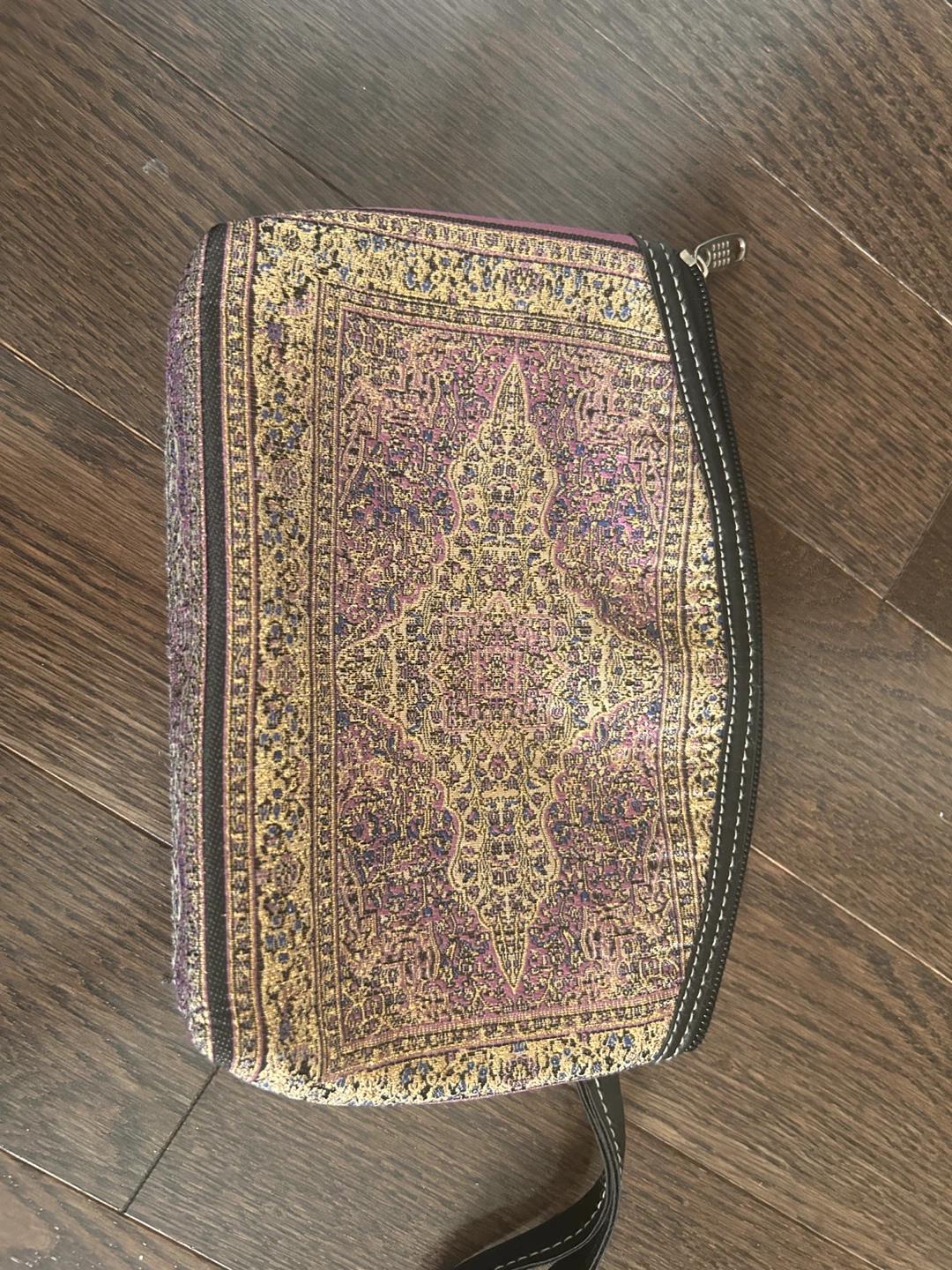 Oriental Rug Pattern Zippered Wristlet Clutch🏈