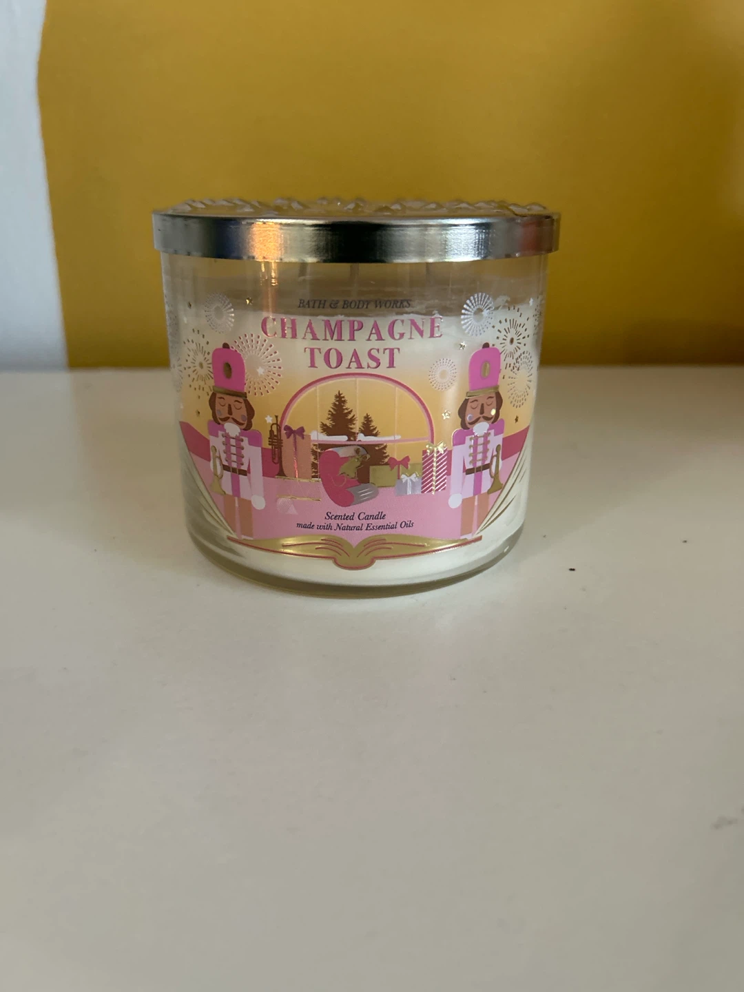 Bath & Body Works  Candle🏈