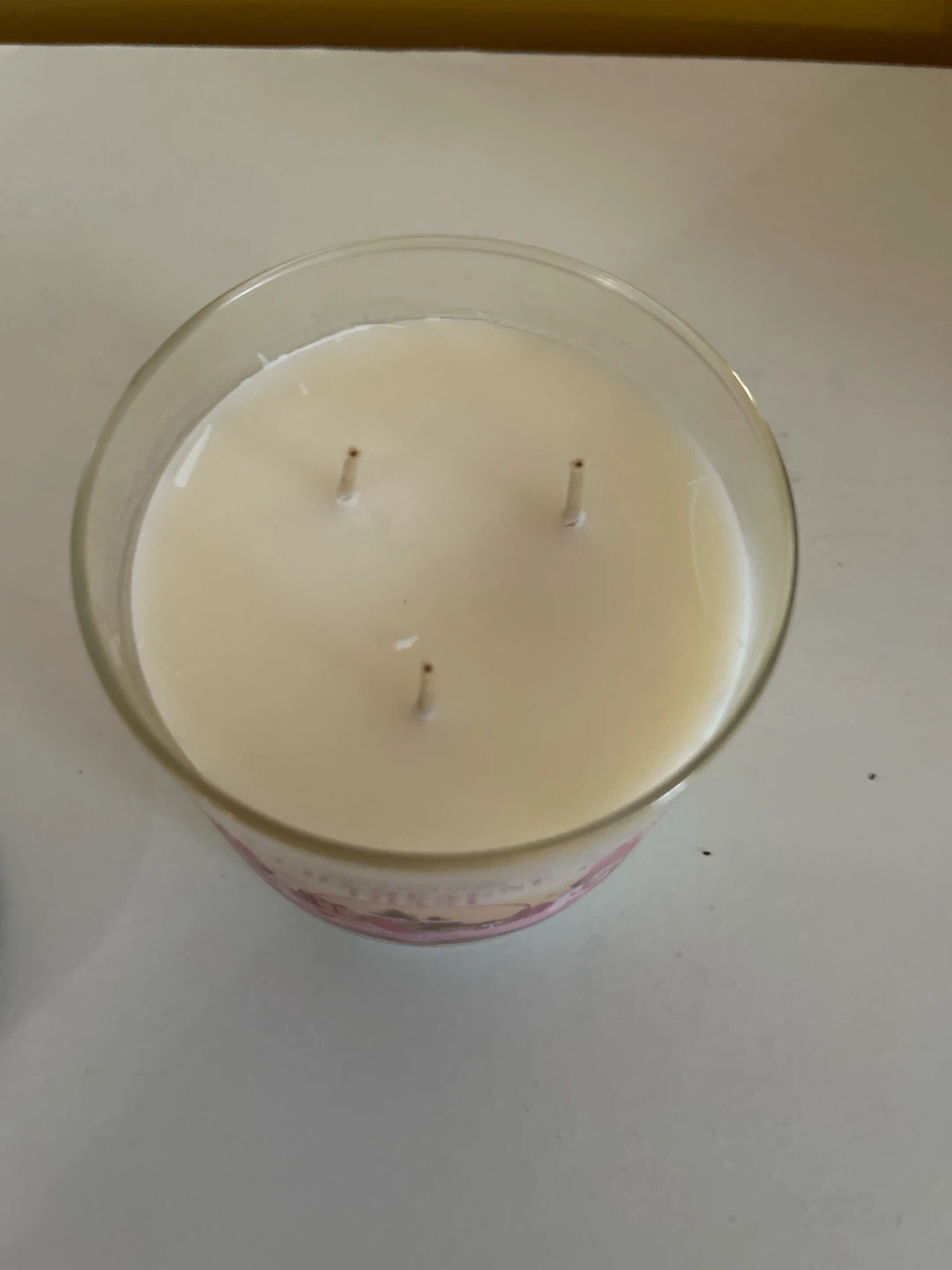 Bath & Body Works  Candle🏈 - photo 2