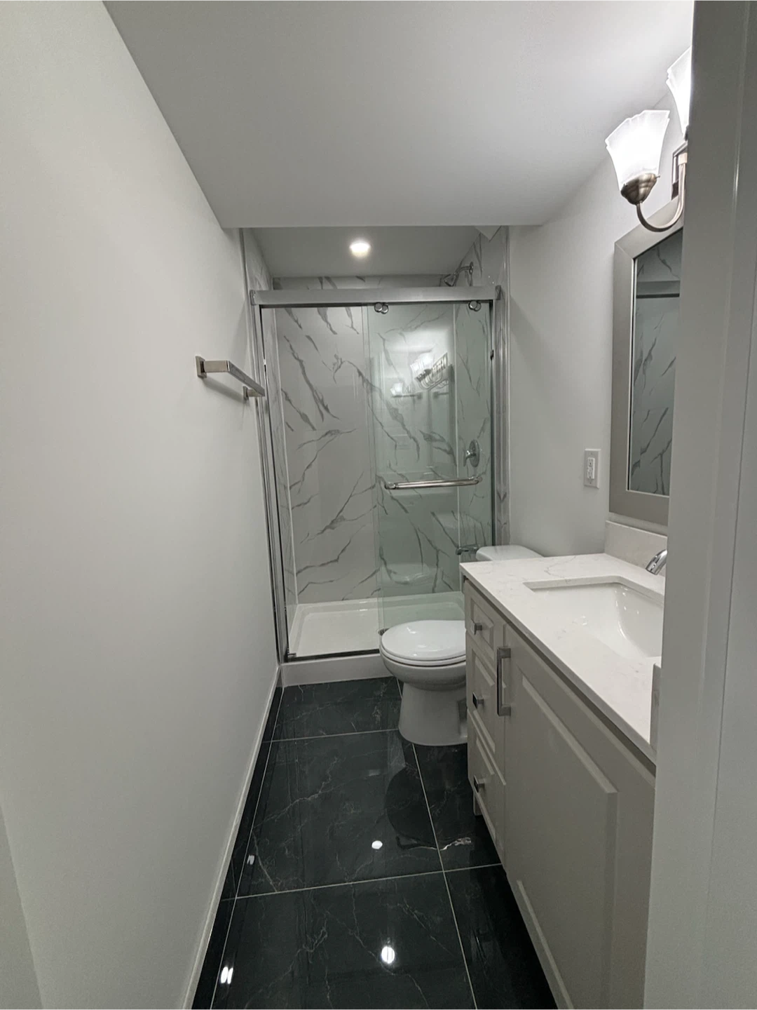 2 Bedroom 1 Bath Basement - photo 4
