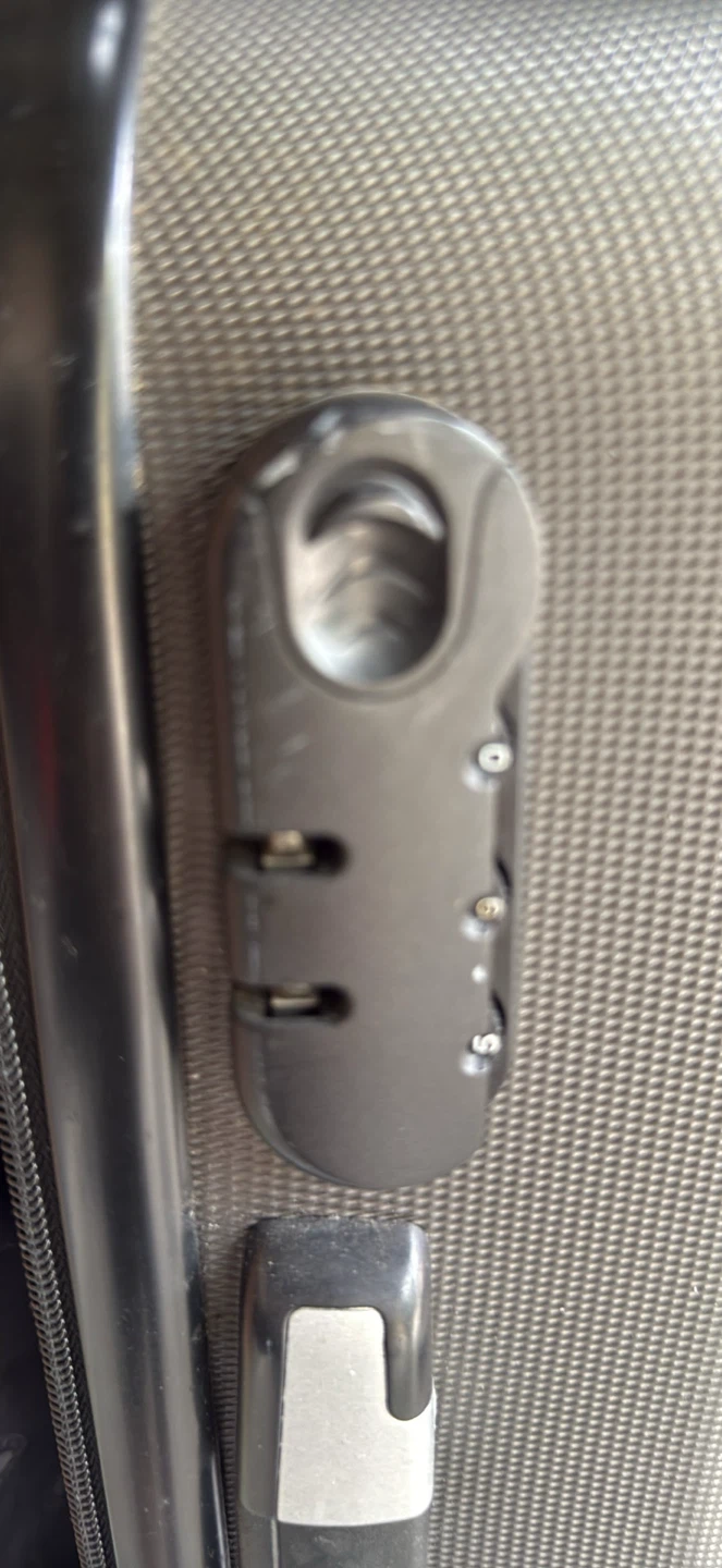 Spinner carry on suitcase - photo 3