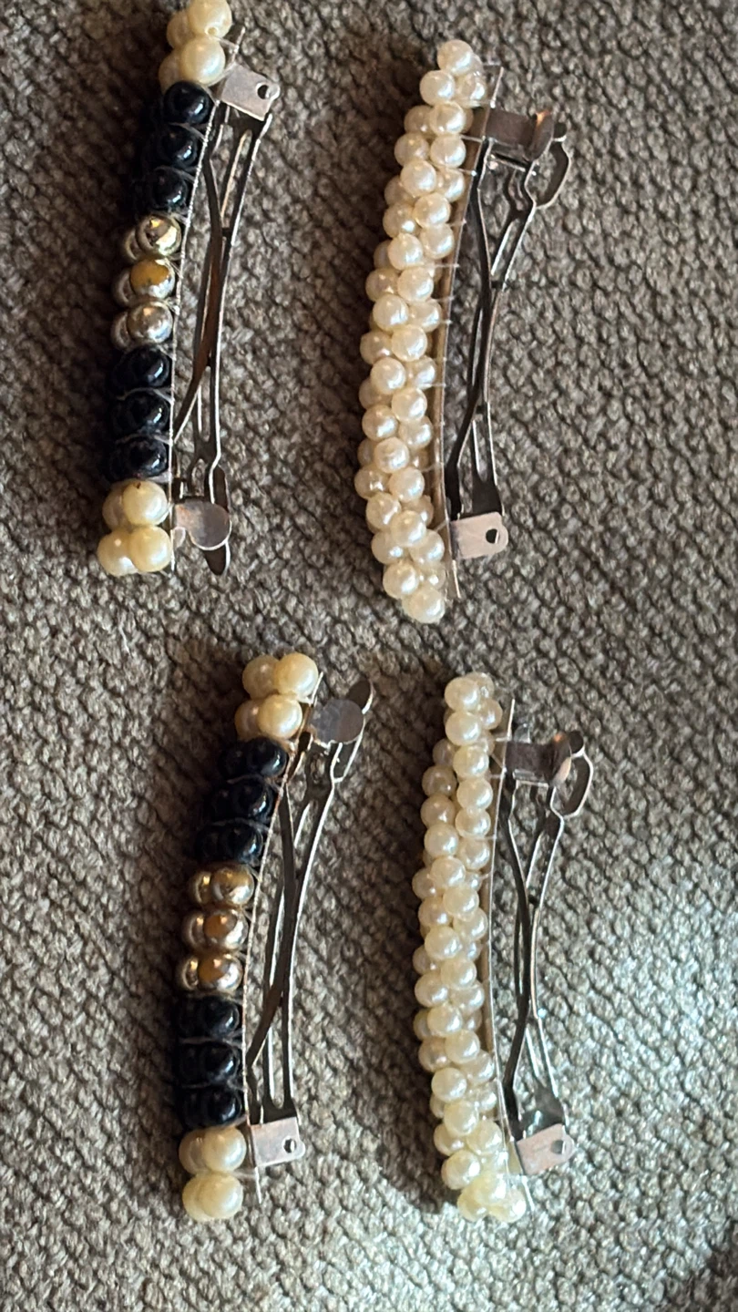 🏈 Set of 4 2” Beaded Hair Clips - photo 2
