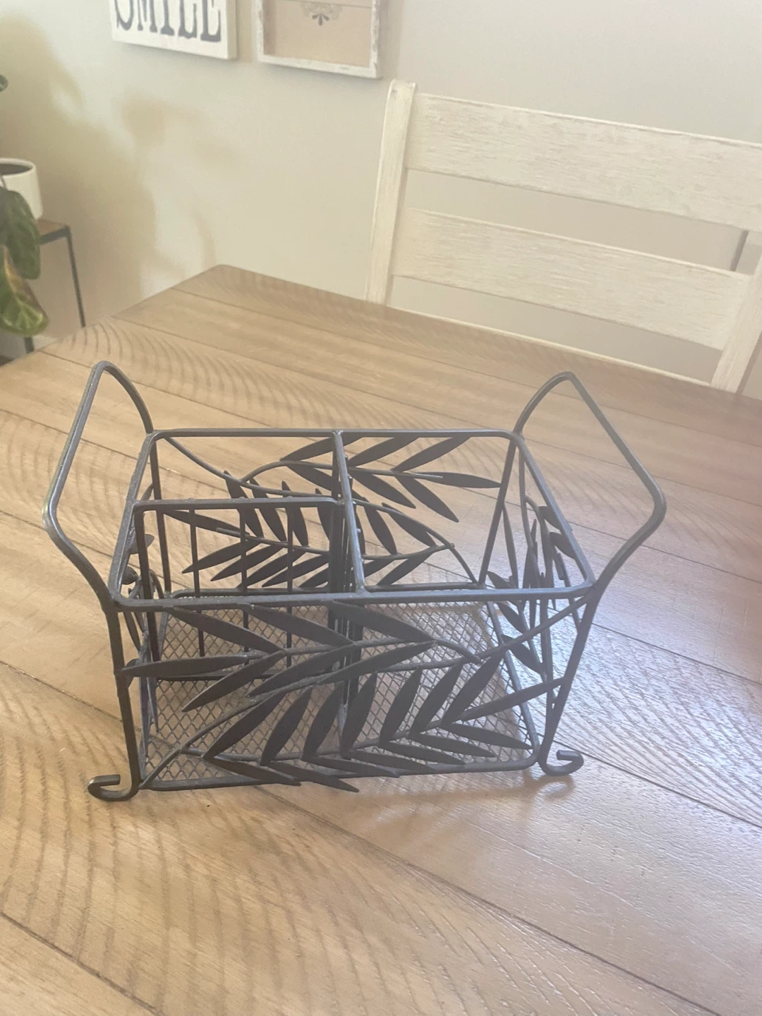 Black Metal Cutlery Caddy with Leaf Design