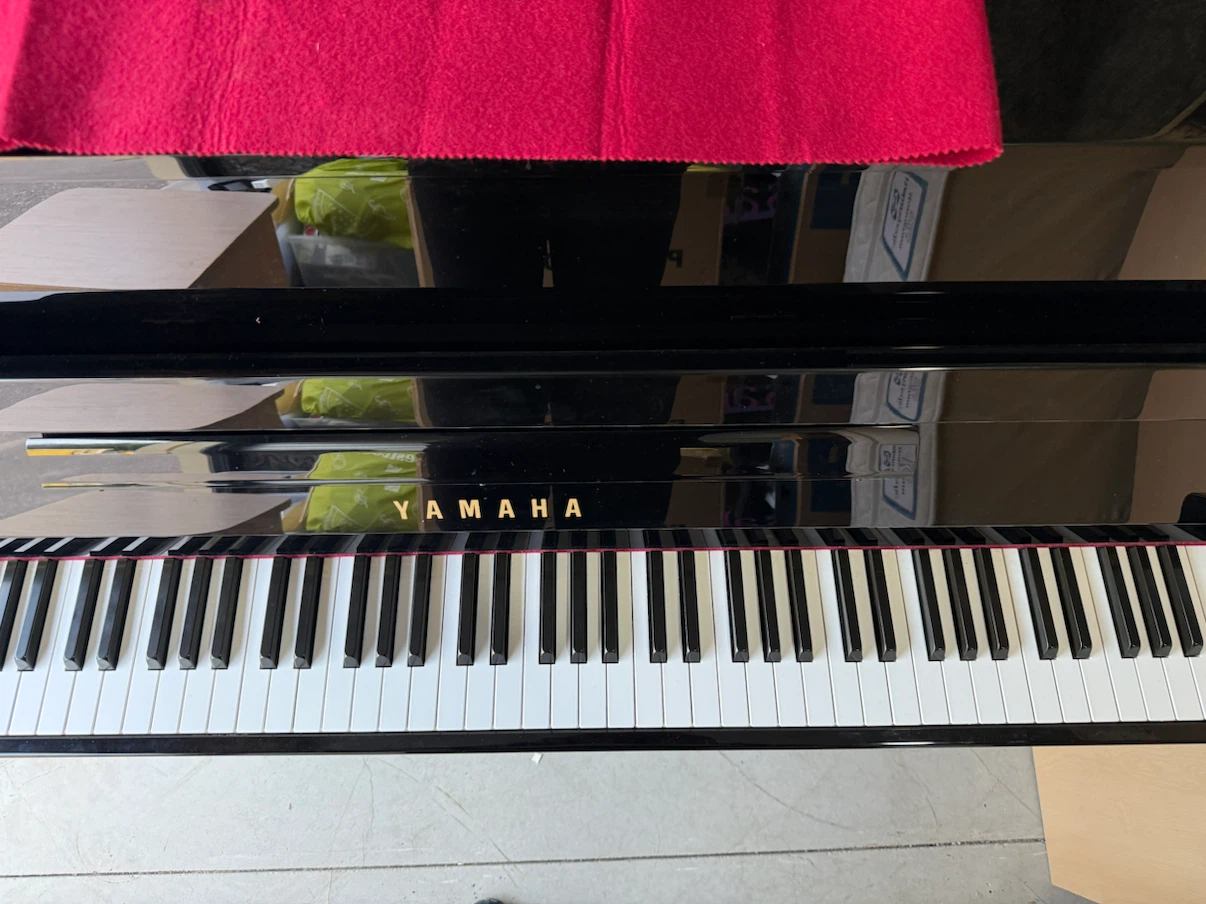 Yamaha Upright Piano - photo 3