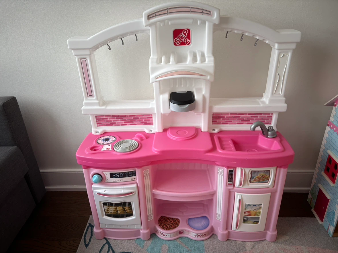 Step2 Fun with Friends Play Kitchen Set