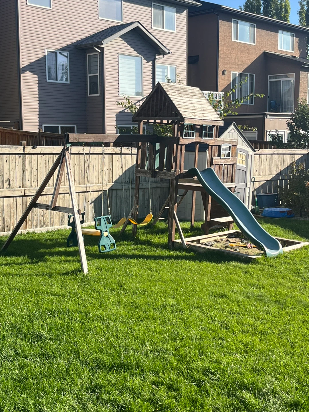 Kids outdoor play structure