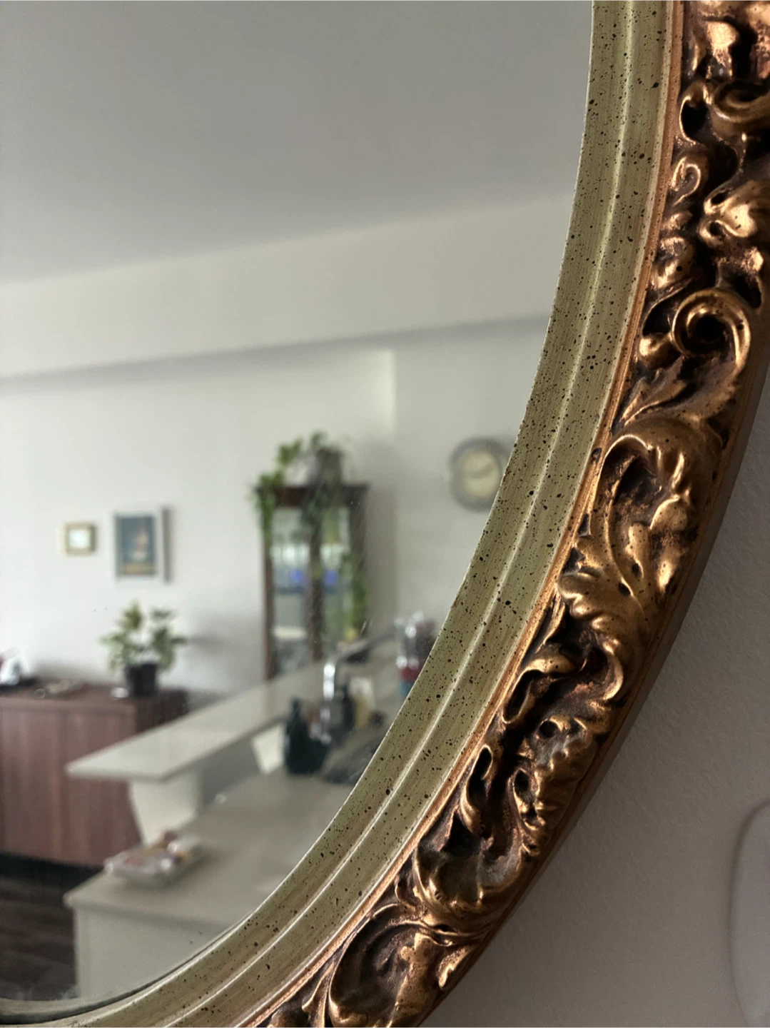 MOVING SALE 🌟 Vintage Oval Wall Mirror - photo 2