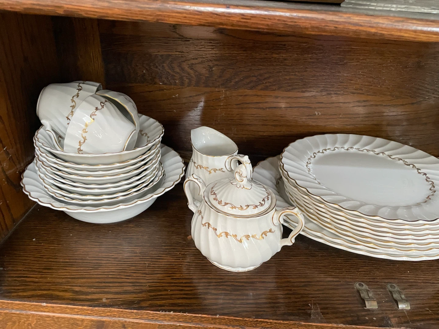 Ironstone dinnerware 54 pieces - photo 4