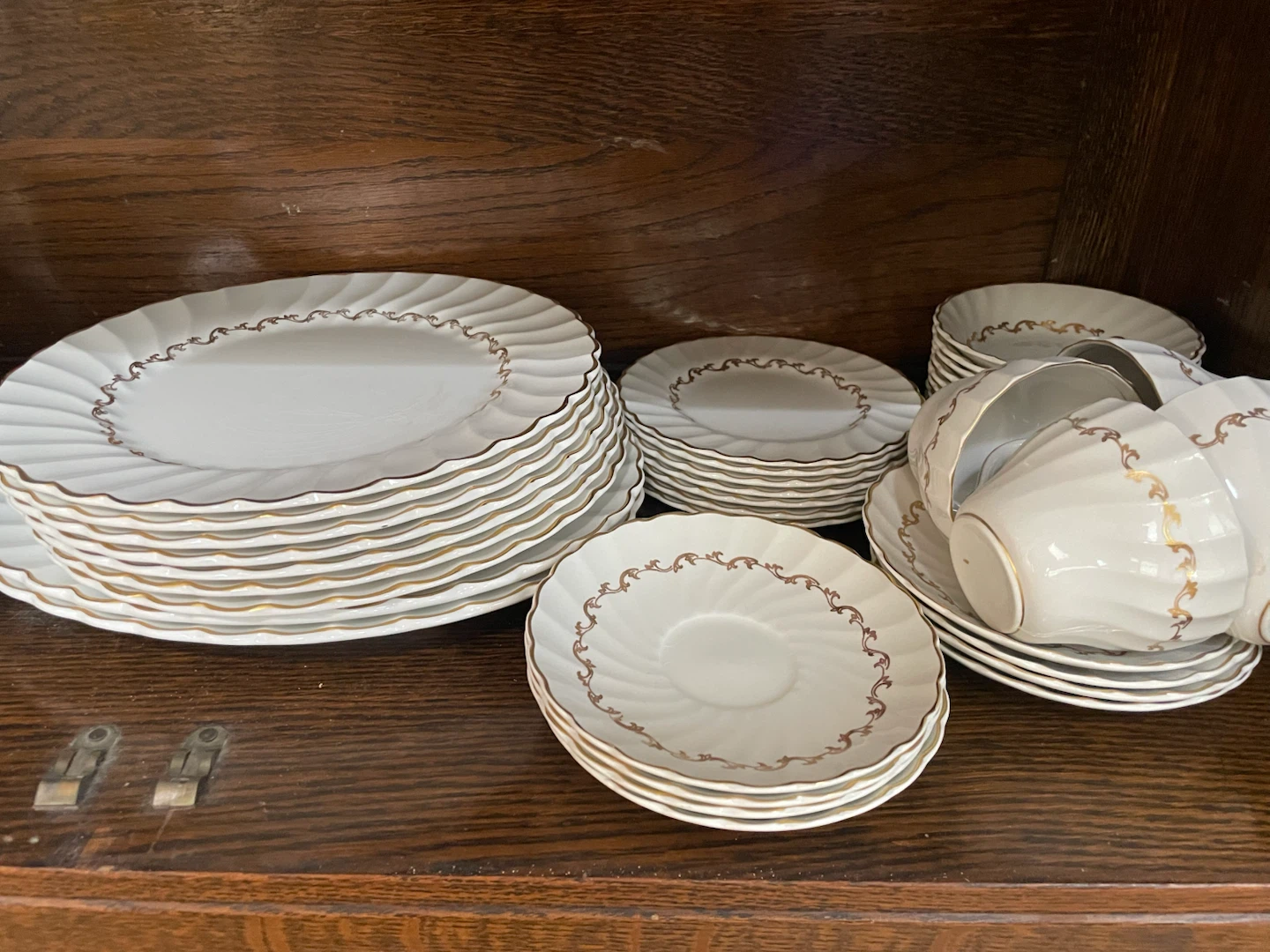 Ironstone dinnerware 54 pieces - photo 3
