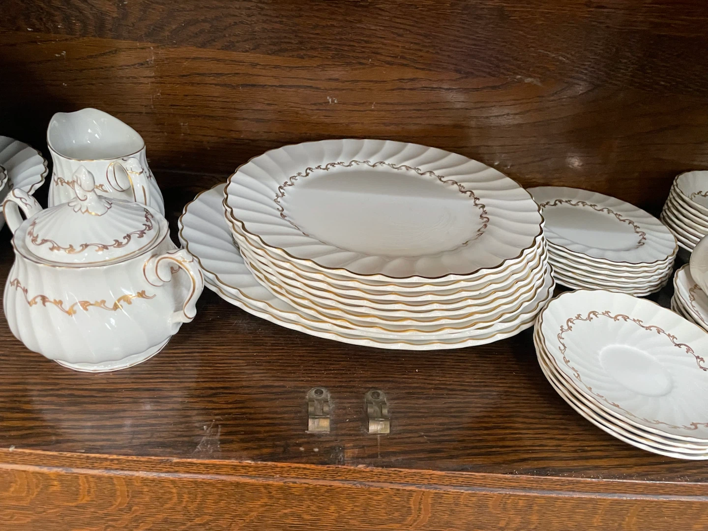 Ironstone dinnerware 54 pieces - photo 2