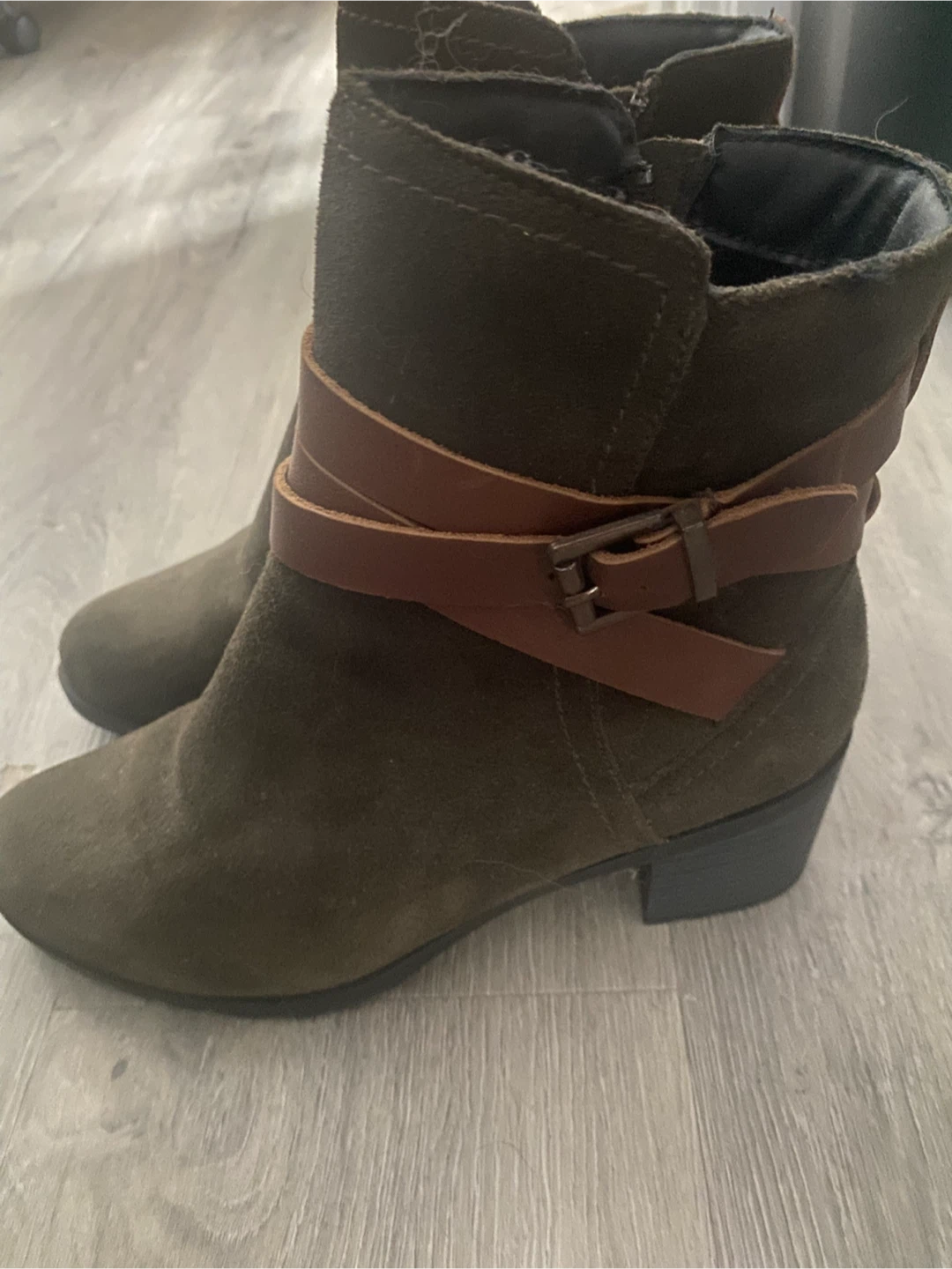 🏈Skechers Olive Ankle Boots 🏈 Size 8