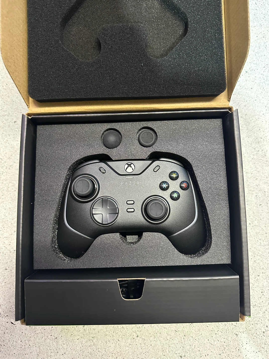 Razer Wolverine V2 Chroma Controller for Xbox - photo 3
