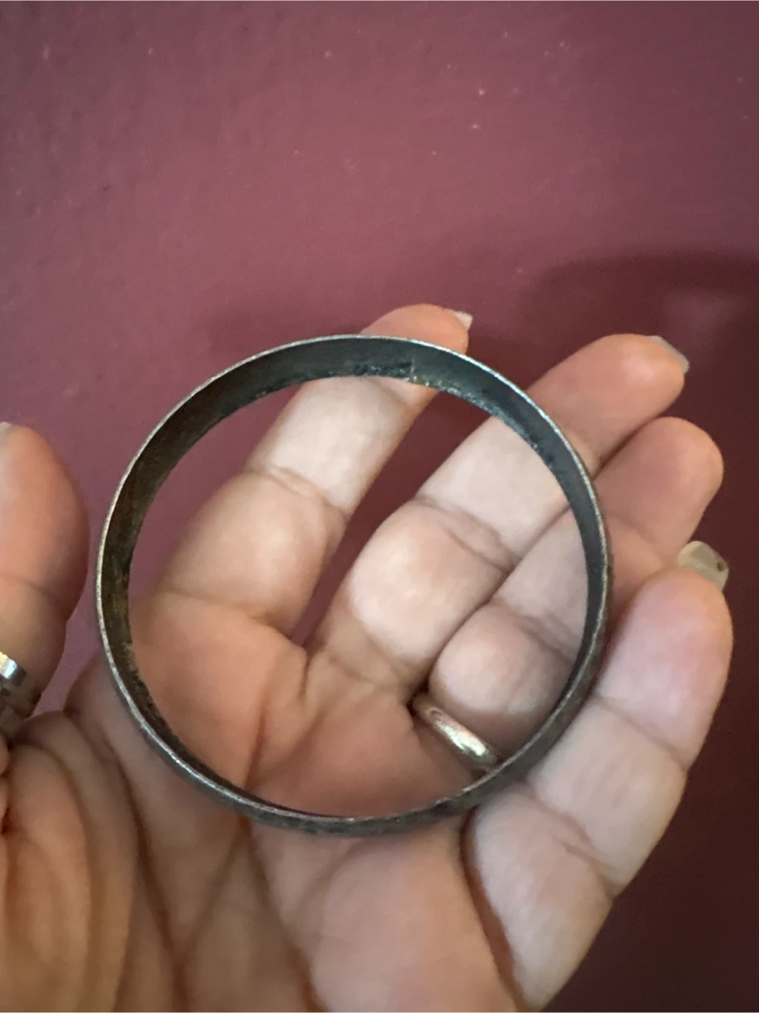 🏈 Hammered Silver Tone Bangle Bracelet - photo 3