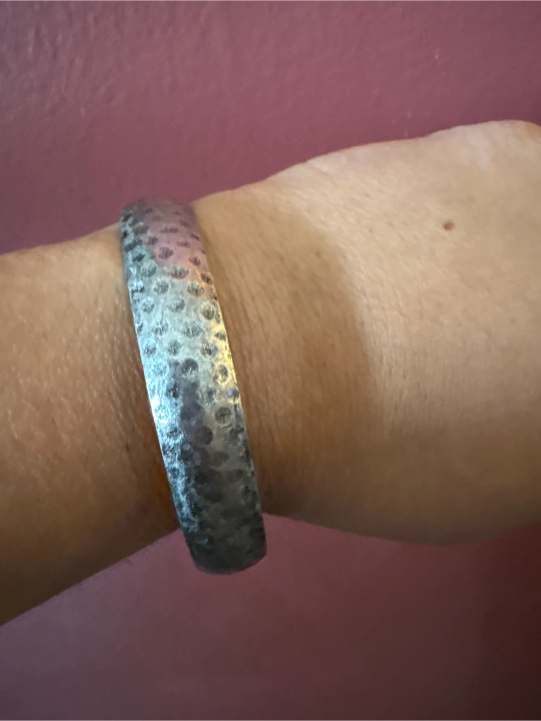 🏈 Hammered Silver Tone Bangle Bracelet - photo 4