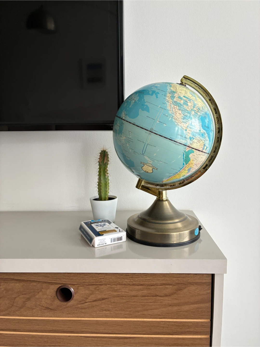 MOVING SALE 🌟 vintage globe 🌎