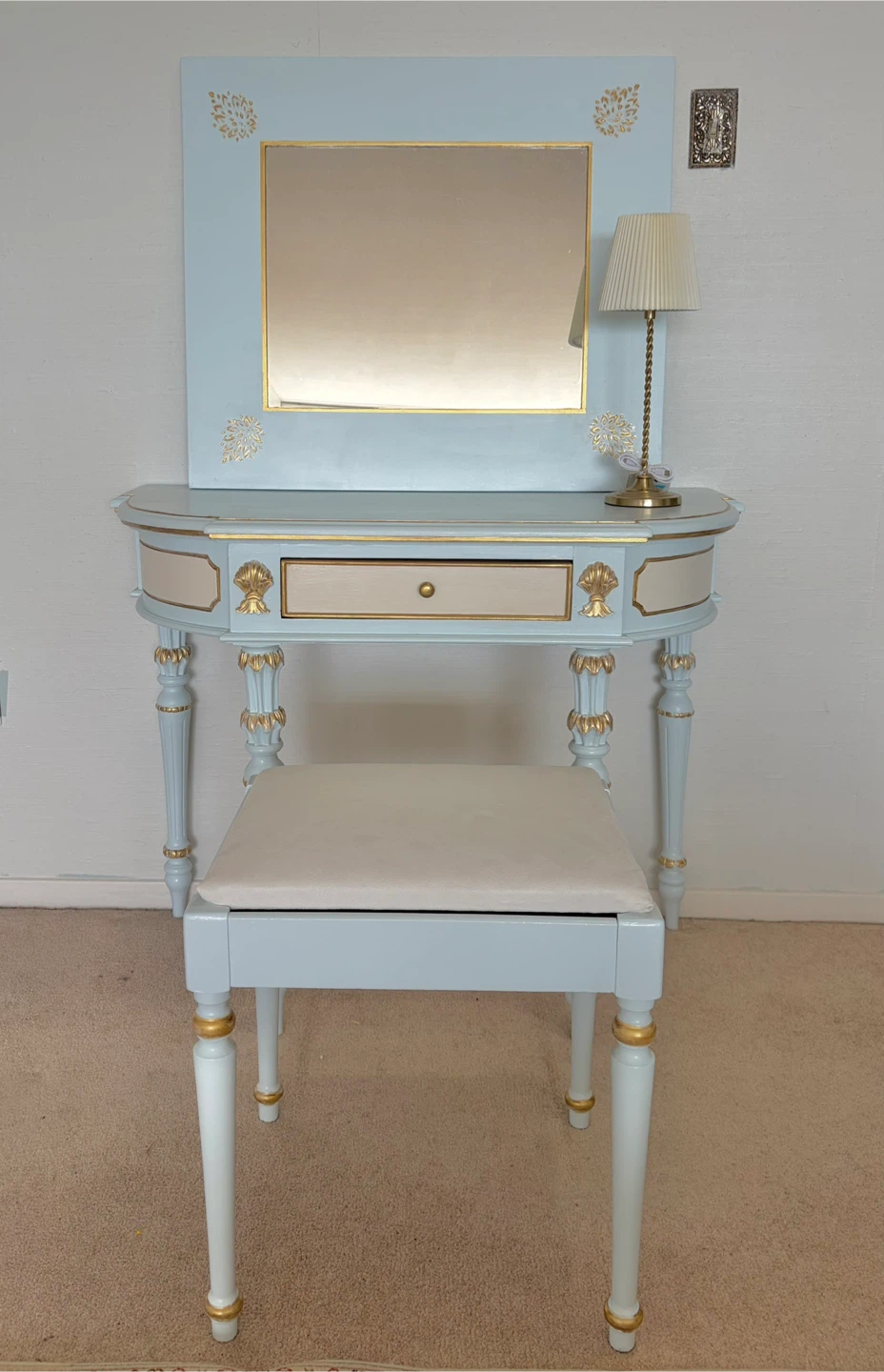 Consol ,mirror and stool
