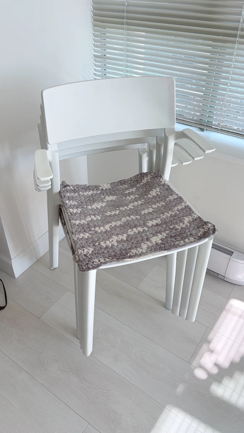 IKEA Janinge Set of 4 White Stackable Arm Chairs - photo 2