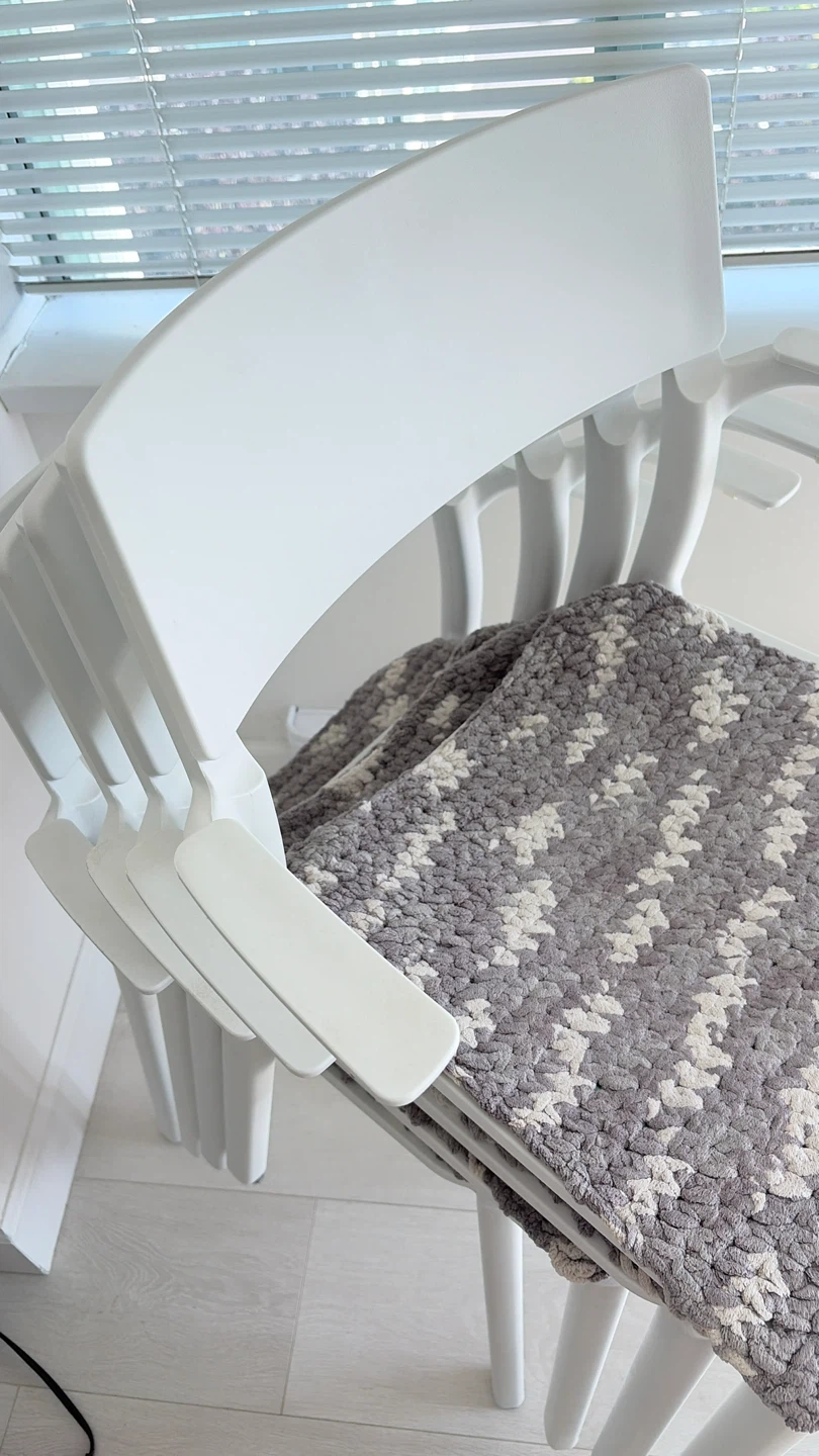 IKEA Janinge Set of 4 White Stackable Arm Chairs - photo 4