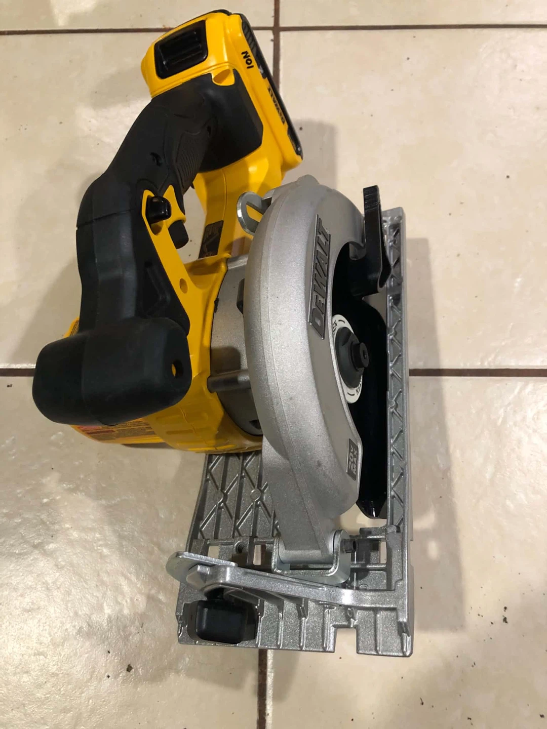 DeWalt DCS391 20V Max 6 1/2-inch Circular Saw - photo 2