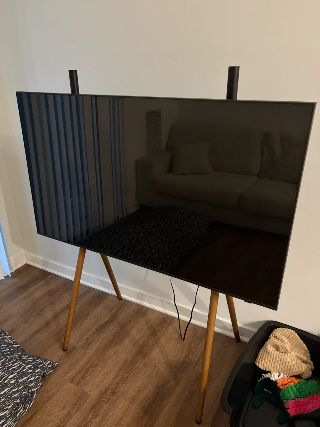 Samsung 55” 4K Smart TV (2024) + Stand – Excellent Condition