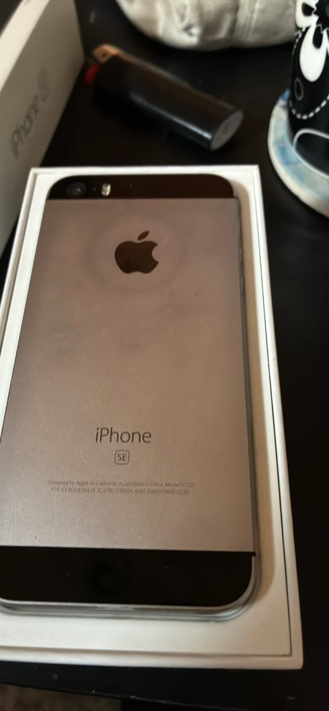 Apple iPhone SE with original box - photo 3