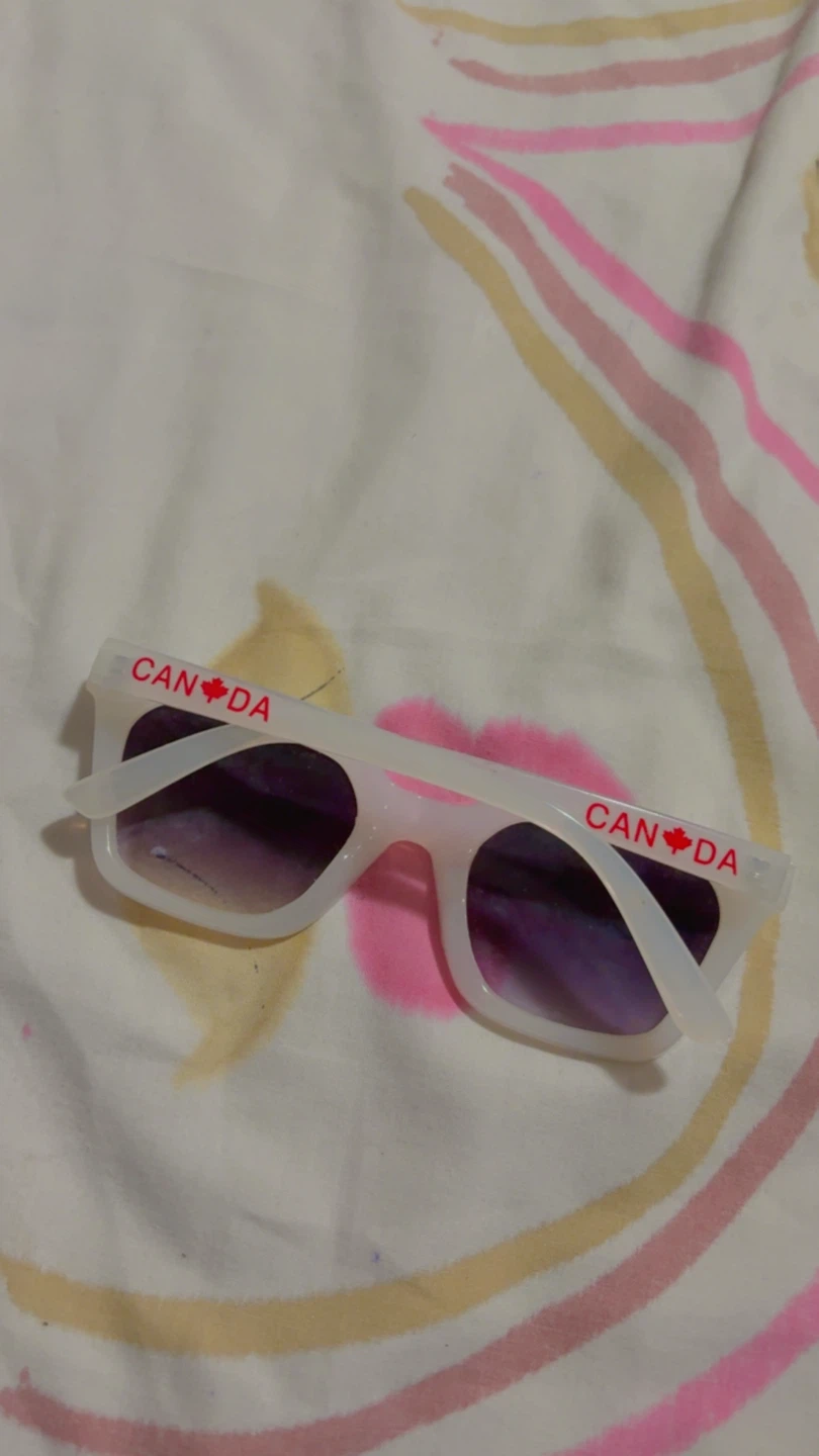 🏈 Canada Themed White Sunglasses - photo 2