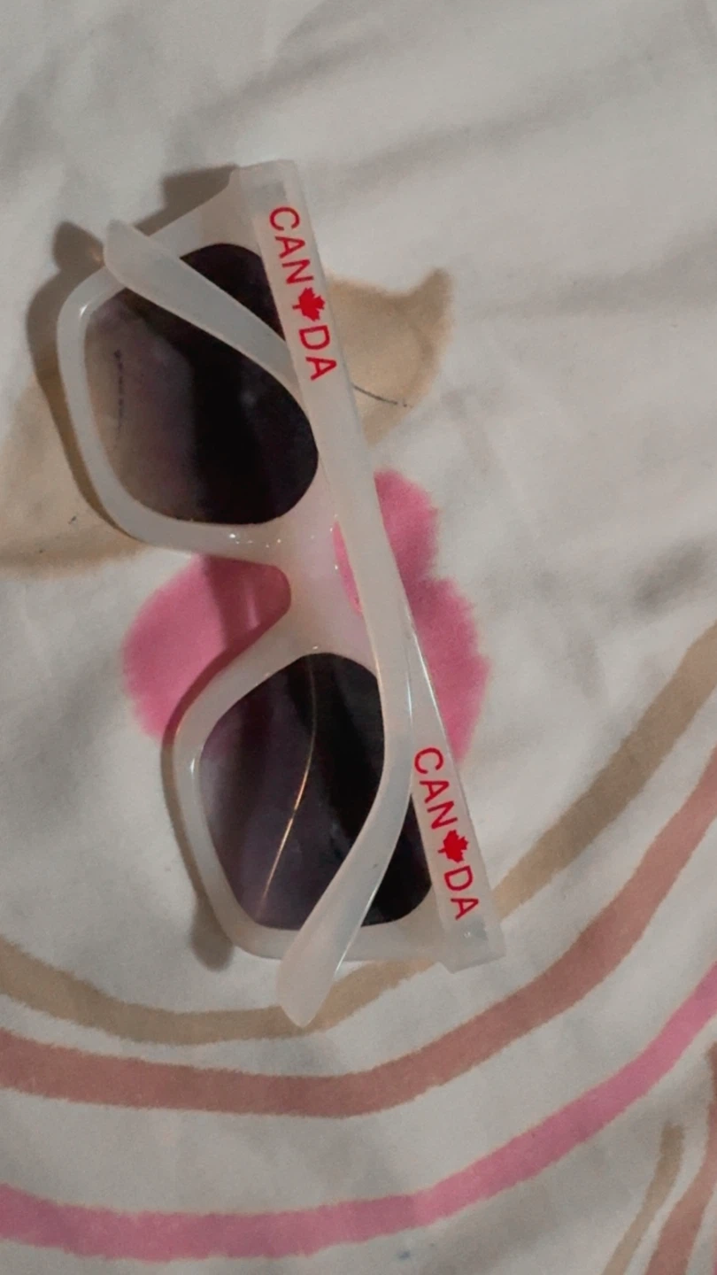🏈 Canada Themed White Sunglasses - photo 3