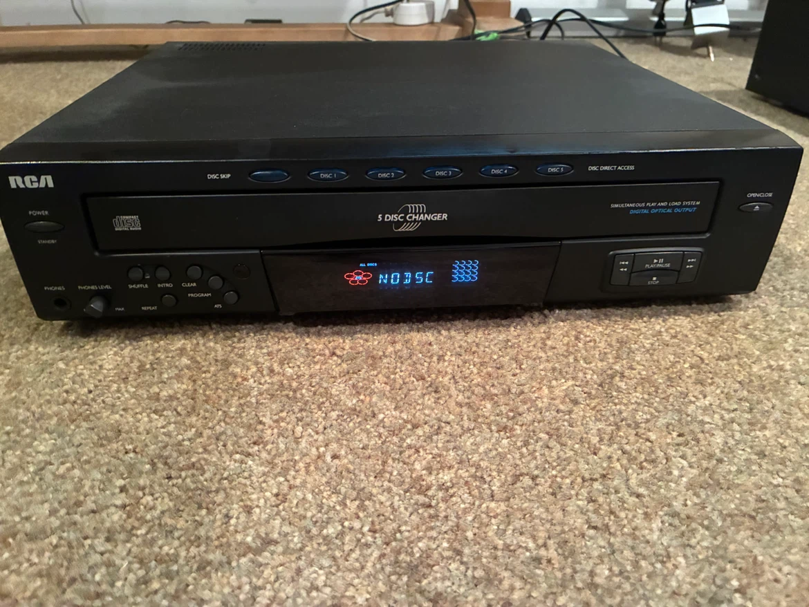 🏈 RCA RP8070D 5-Disc CD Changer