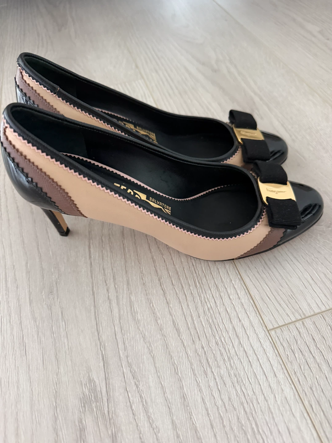 Salvatore Ferragamo Vara Bow Pumps - photo 3