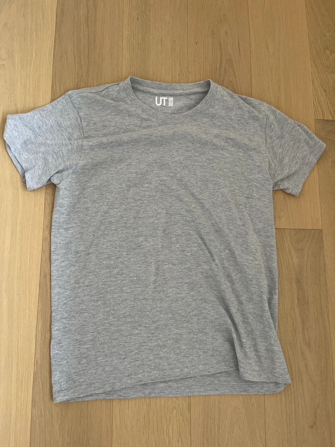 Uniqlo UT Grey T-Shirt 🏈