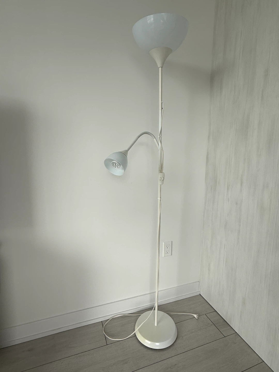 White floor lamp with reading light - photo 2