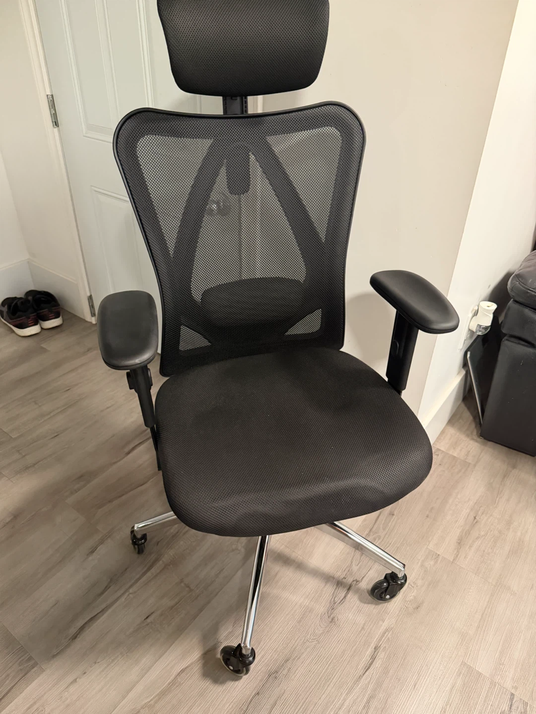 Black Ergonomic Mesh Office Chair - photo 5