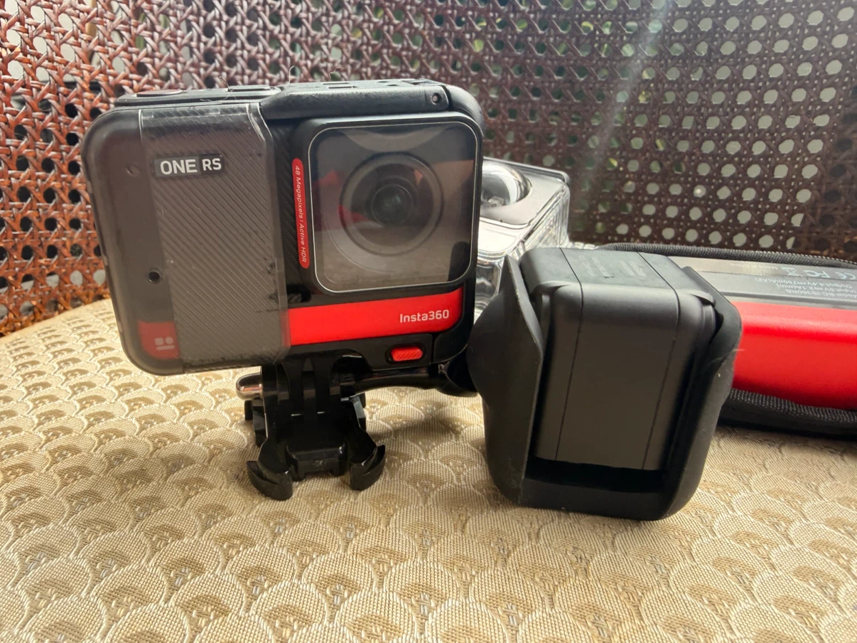Insta360 ONE RS Action Camera Bundle
