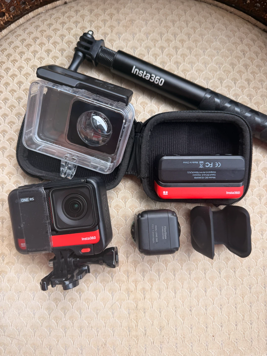 Insta360 ONE RS Action Camera Bundle - photo 3