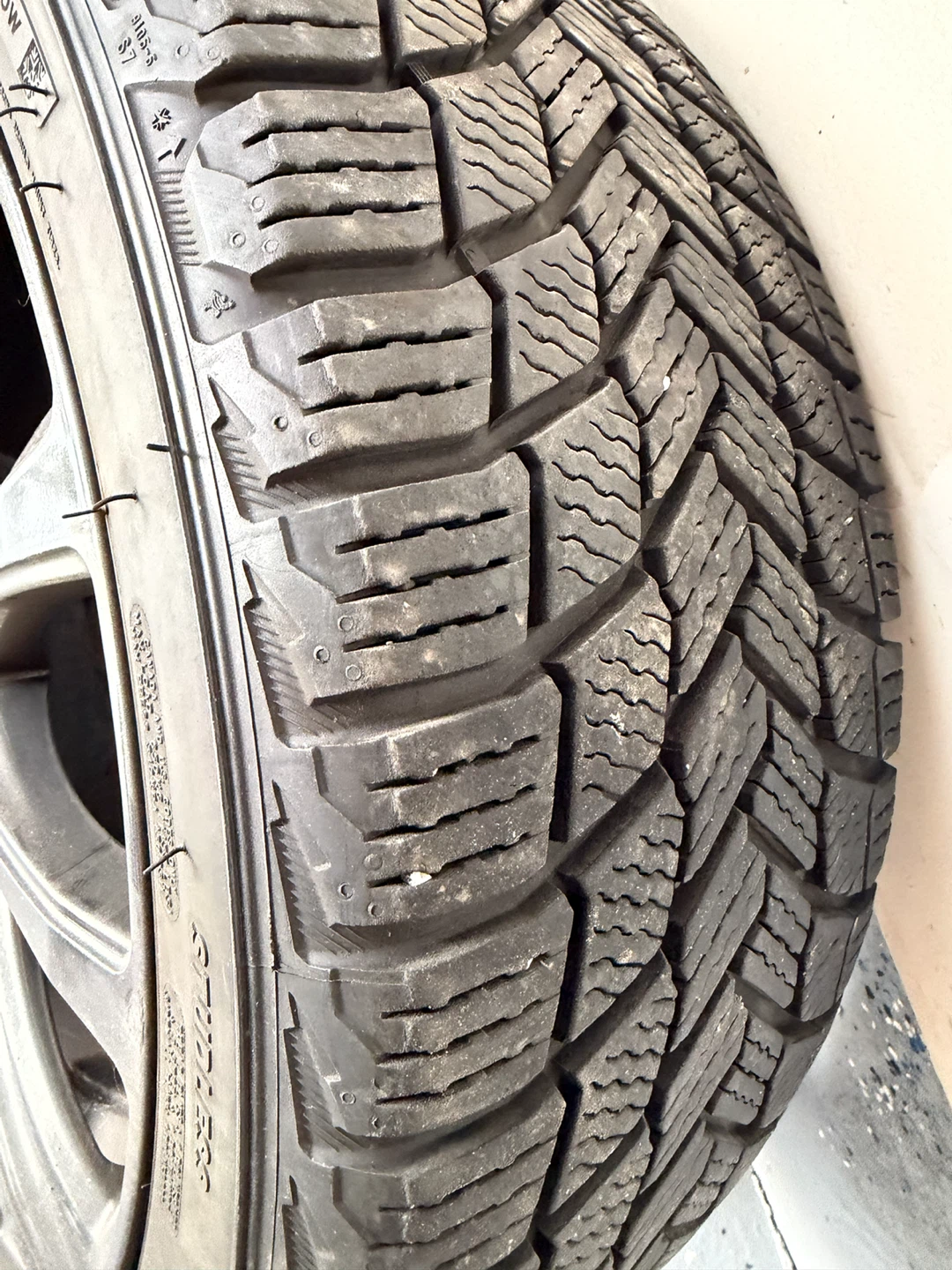 Set of 4 Michelin X-Ice Snow Tires with Rims - photo 2