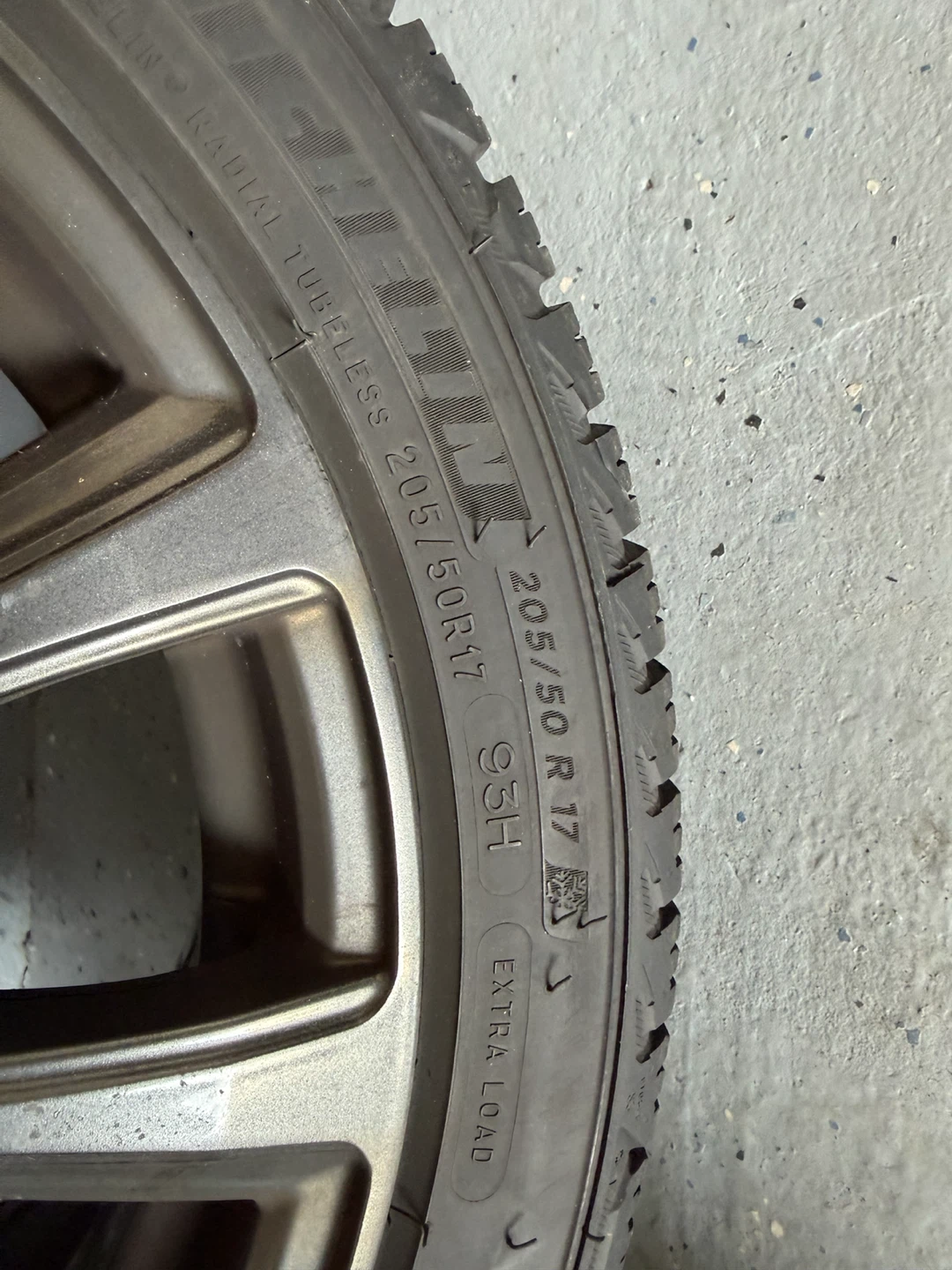 Set of 4 Michelin X-Ice Snow Tires with Rims - photo 3