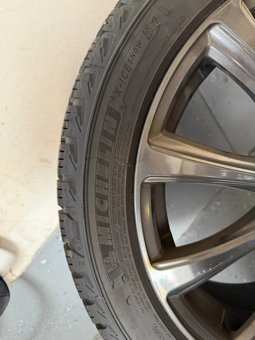 Set of 4 Michelin X-Ice Snow Tires with Rims - photo 4