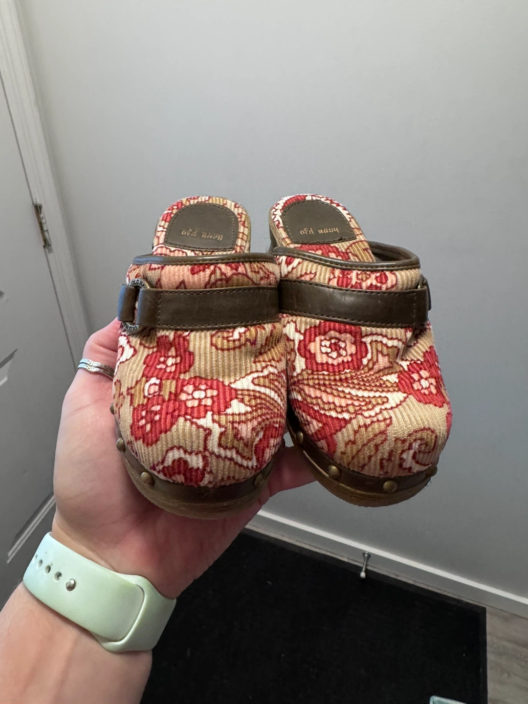 Vintage Old Navy floral tapestry platform clogs, girls size 10 - photo 2