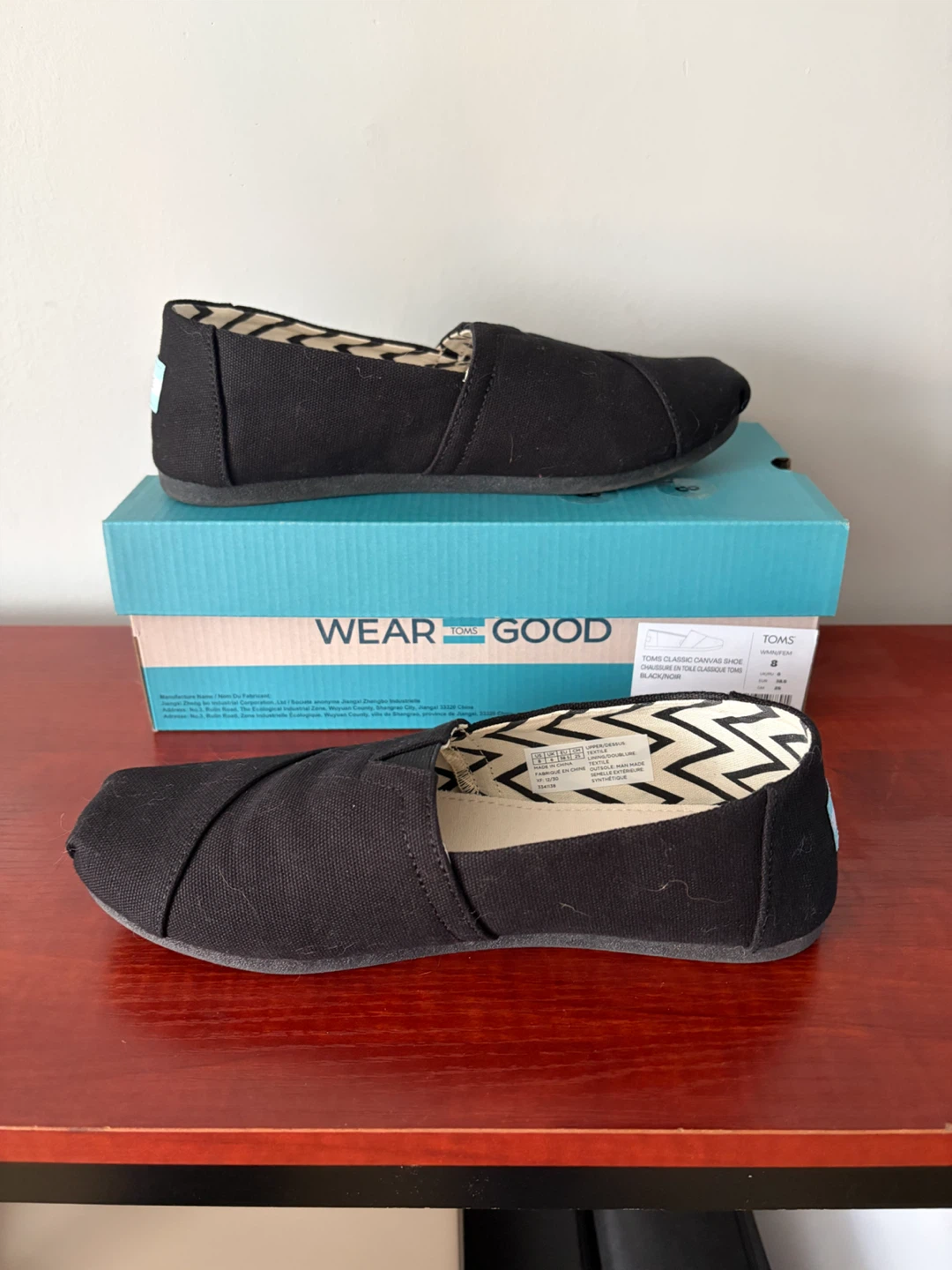 TOMS Classic Black Canvas Shoes - photo 3