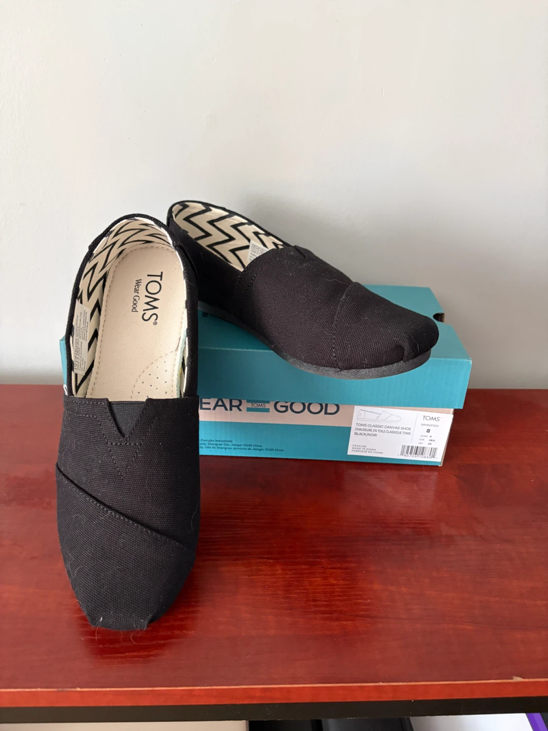 TOMS Classic Black Canvas Shoes - photo 5