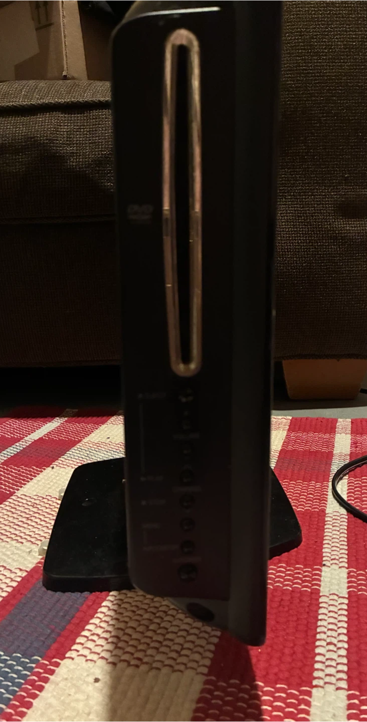 Toshiba 20" Flat Screen TV with Remote - photo 2